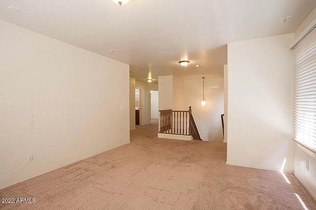 Building Photo - 2325 E Fraktur Rd