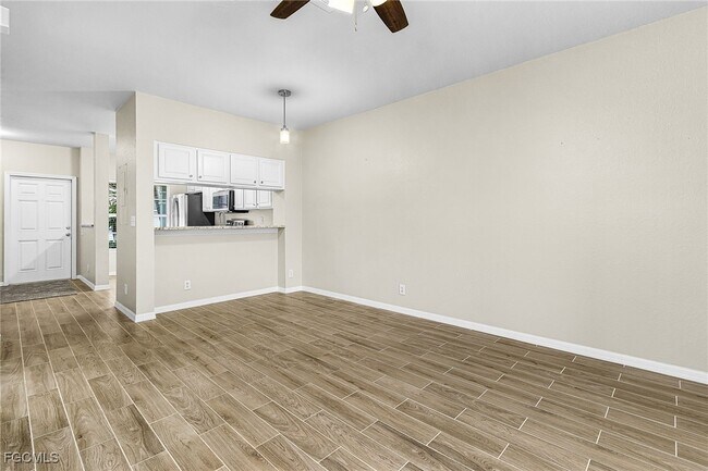 Building Photo - 10094 Poppy Hill Dr