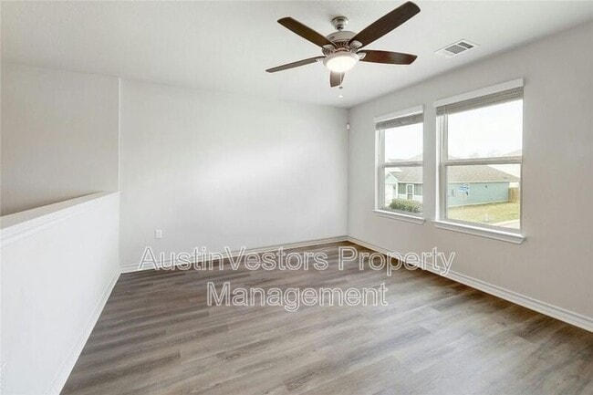 Building Photo - 15801 Crissom Ln
