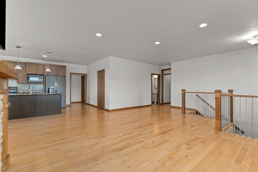 Building Photo - 1141 E Banta Ct