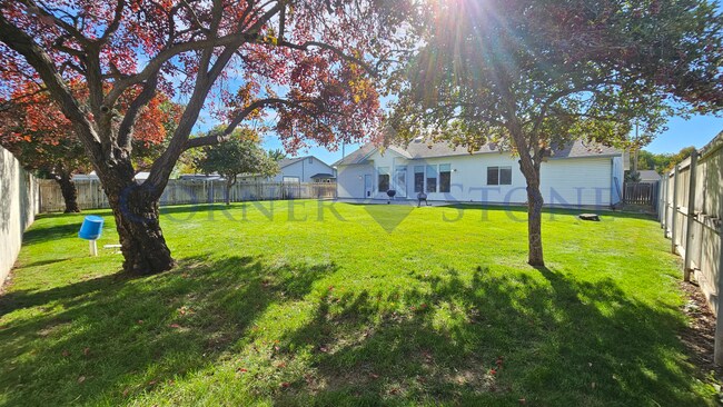 Building Photo - Spacious Home with Large Garage!