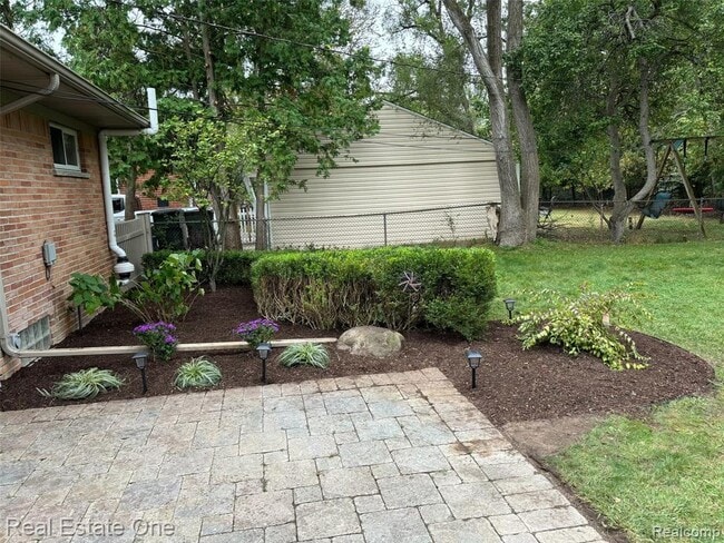 Building Photo - 290 Winry Dr