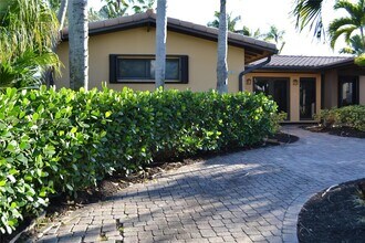 Building Photo - 1704 SW 5th Ct