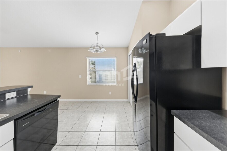 Building Photo - 24540 Laurel Ridge Dr