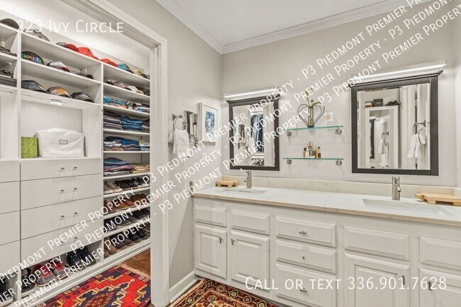 Building Photo - 223 Ivy Cir