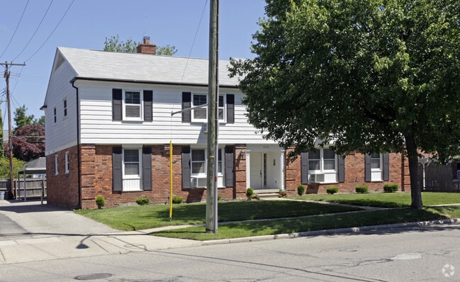 Primary Photo - 460 W Brown St