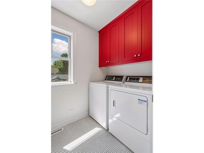 Building Photo - 4941 Island View Dr