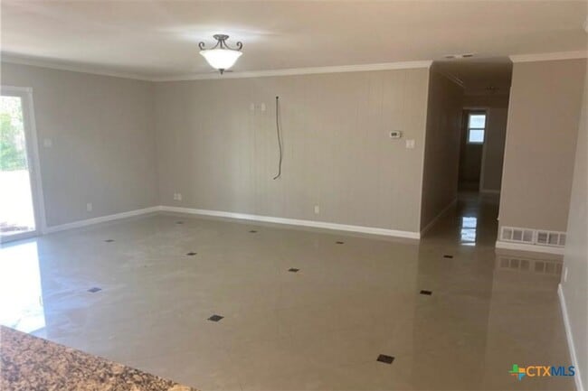 Building Photo - 200 Uecker Dr
