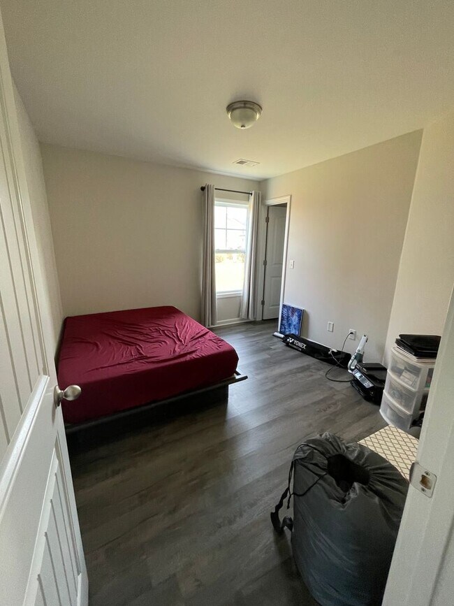 Building Photo - Lovely Three Bedroom Home in Camden and Minutes Away from I-20