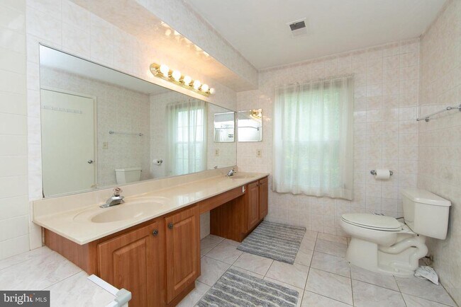 Building Photo - 115 Cascade Ct