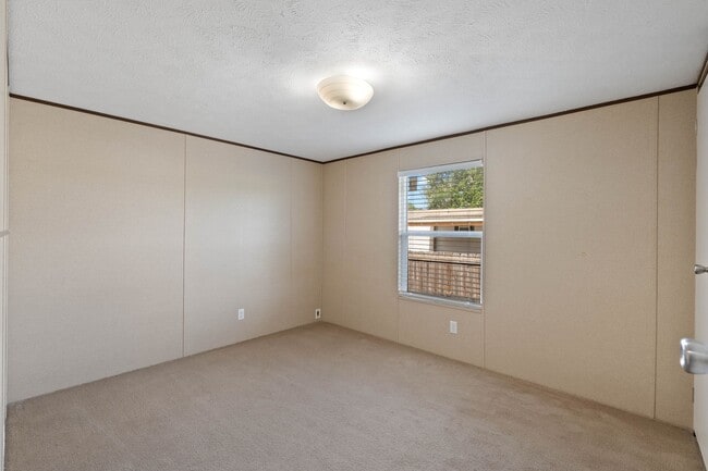 Building Photo - 16543 Tremont Dr
