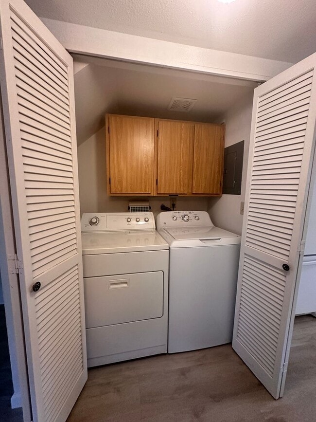 Building Photo - Unit with updated flooring!