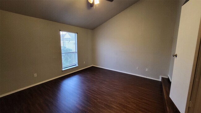 Building Photo - 8641 Victorian Village Dr