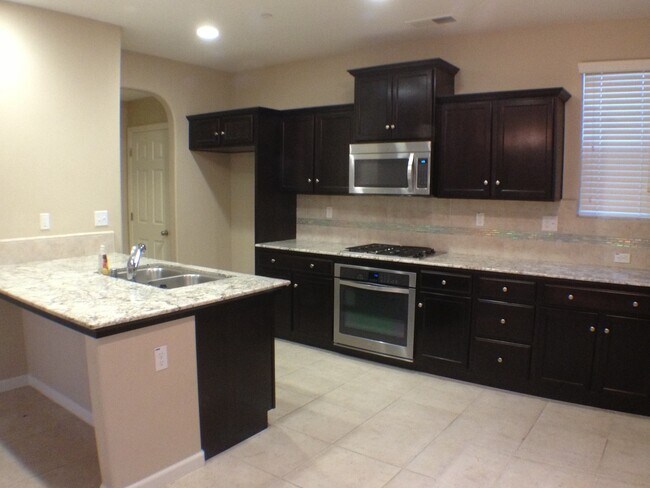 Building Photo - $2,300 Shepherd & Hwy 168, 3 Bedroom - N. ...