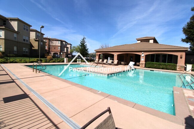 Building Photo - Wonderful 2bd/2ba Folsom Condo with 1 Car Garage!