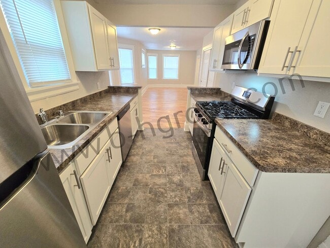 Building Photo - 2629 Roosevelt Rd