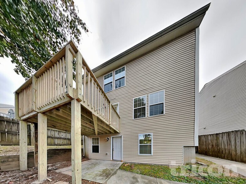 Building Photo - 3740 Longview Dr