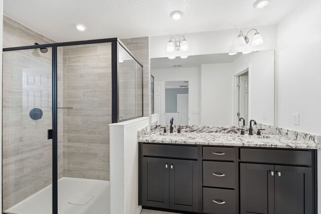 Building Photo - 3 Bedroom Resort Style Living in Gated Community