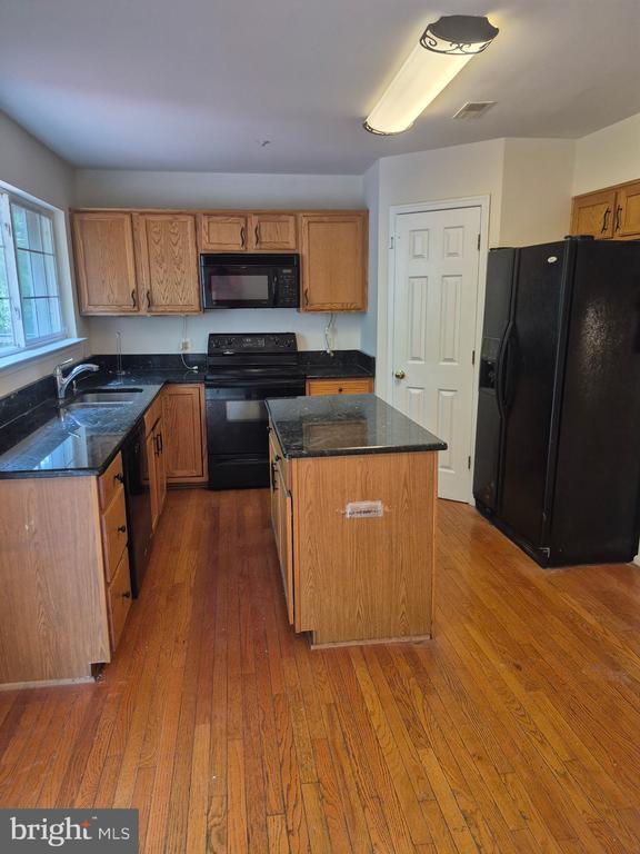Building Photo - 2102 Racquet Pl