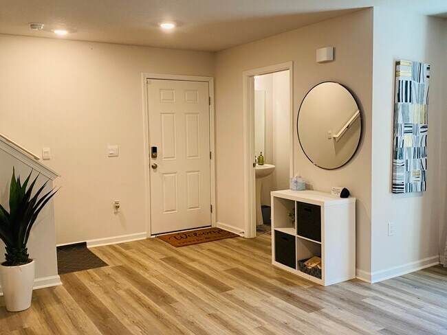 Building Photo - Functional 2-Story Design | 4BR + 2.5BA | Quick Access to I-10