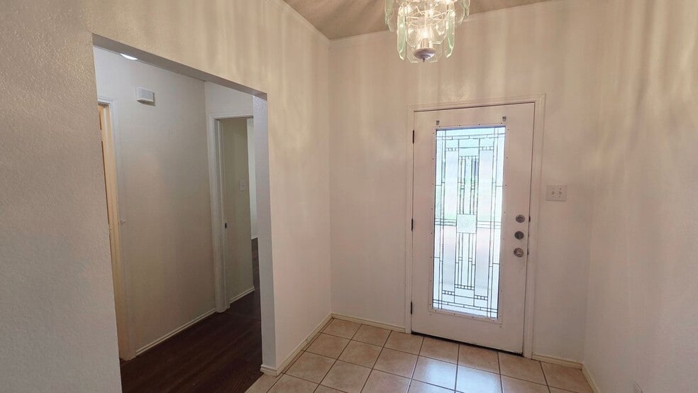 Building Photo - 9821 Pierce Dr