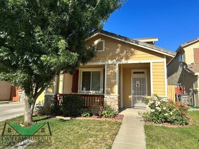 Building Photo - 4 Bedroom in East Woodland