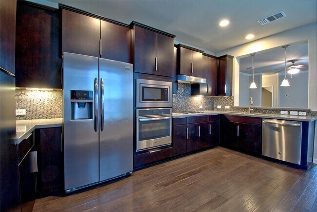 Building Photo - 504 Hummingbird Ln