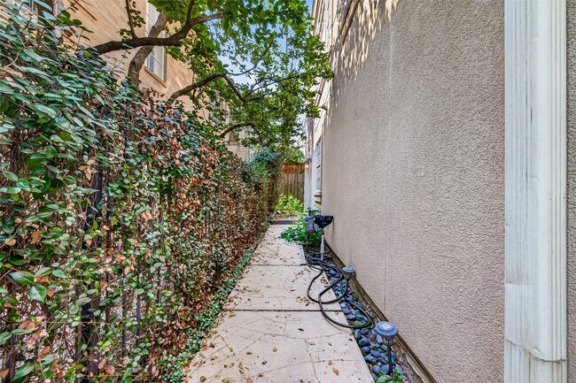 Building Photo - 6308 Schuler St