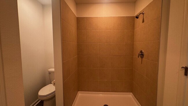 Building Photo - Brand New Modern Townhome in Marion Ranch – Move-in Ready! Internet, Trash & Lawn Care Included!