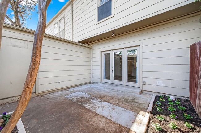 Building Photo - 14707 Barryknoll Ln