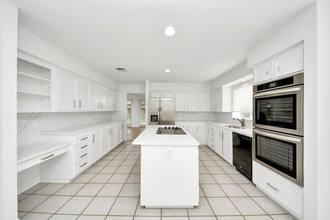 Building Photo - 11415 Ella Lee Dr