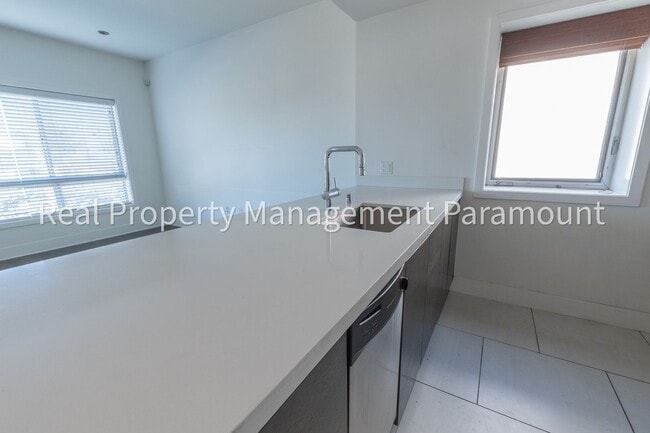 Building Photo - Beautiful new 2 bed 2 bath