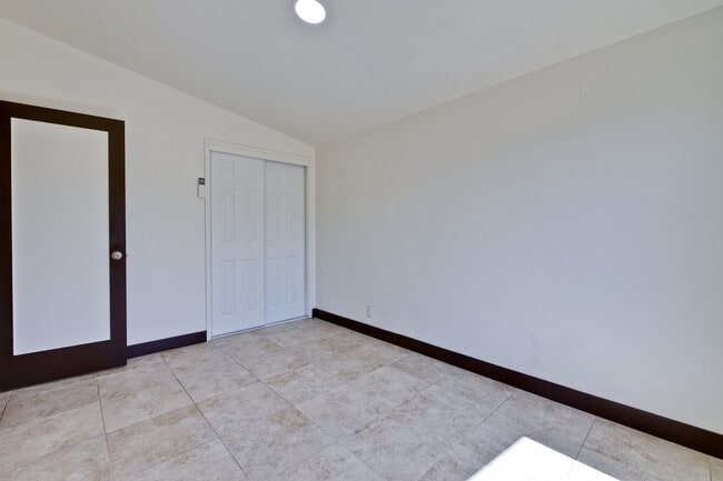 Building Photo - 2782 Sleepy Hollow Ave