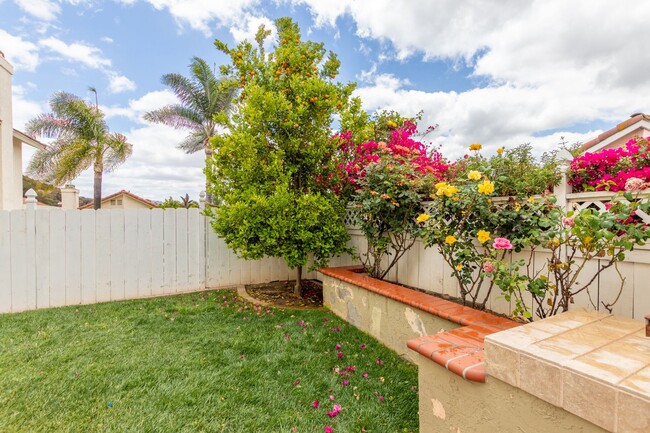 Building Photo - 3BR + Bonus Room | Solar-Powered | Updated...