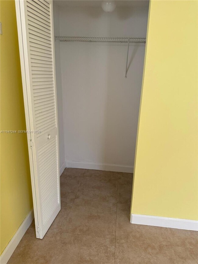 Building Photo - 1050 7th St