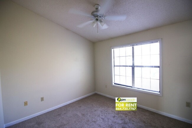 Building Photo - Convenient location