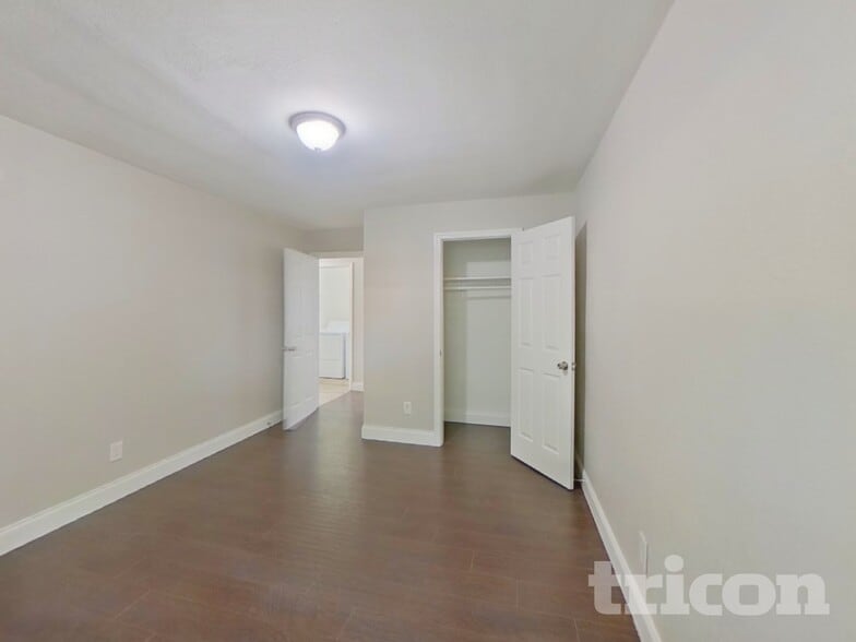 Building Photo - 1724 Logie Ave