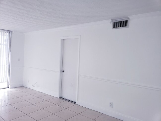 Building Photo - Spacious 2-bedroom apartment in Miramar