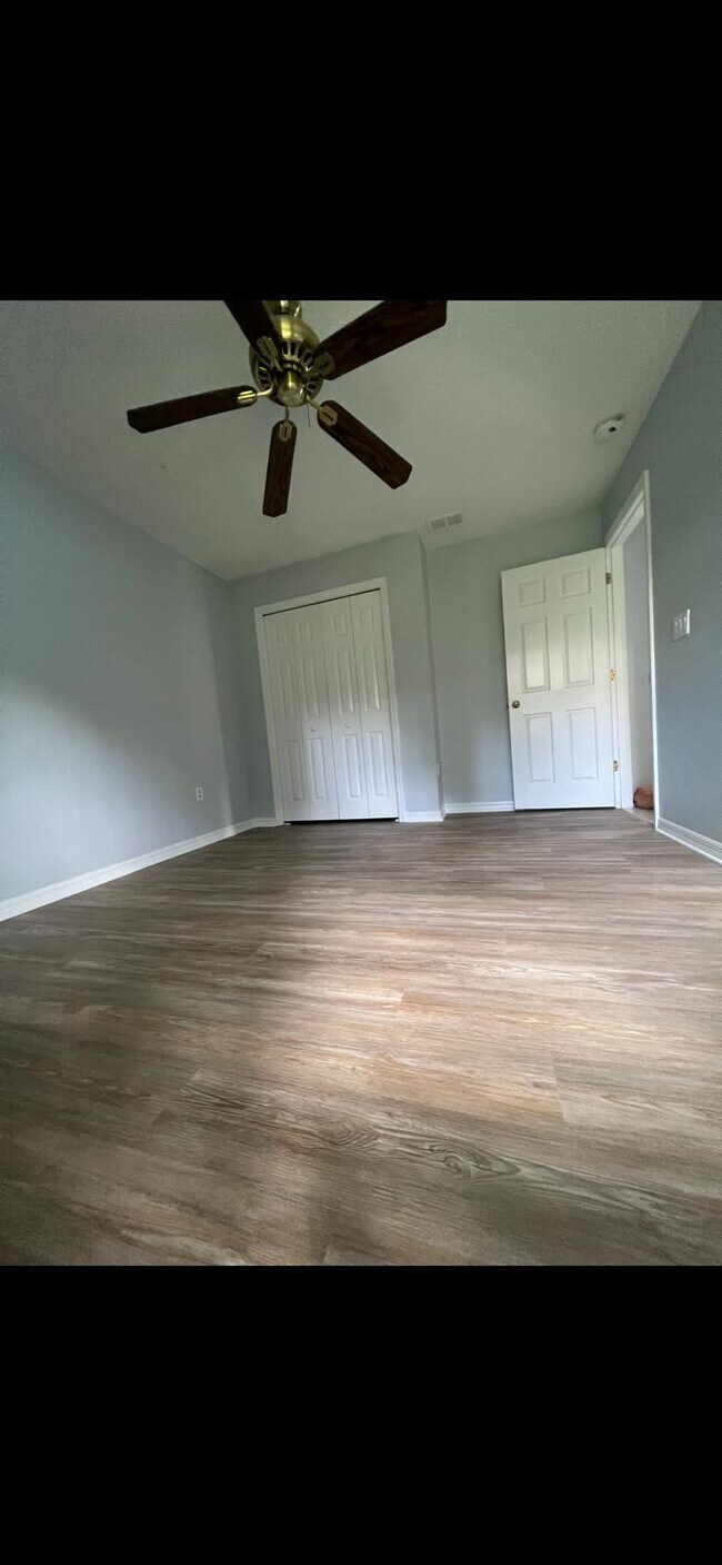 Building Photo - 40 Wendy Ln