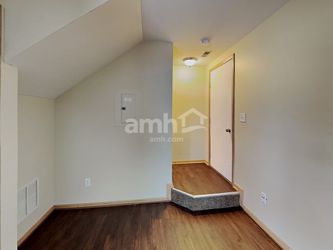 Building Photo - 1817 Grandview Pl