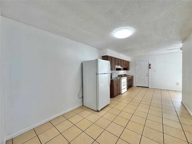 Building Photo - 2575 Elm Ave