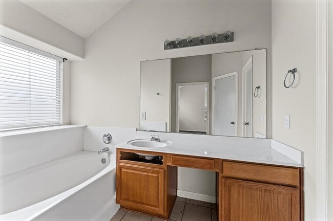 Building Photo - 1875 Redwood Ln