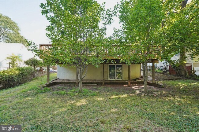 Building Photo - 229 Cabbel Dr