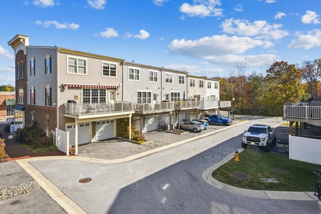 Building Photo - 605 S Cherry Grove Ave