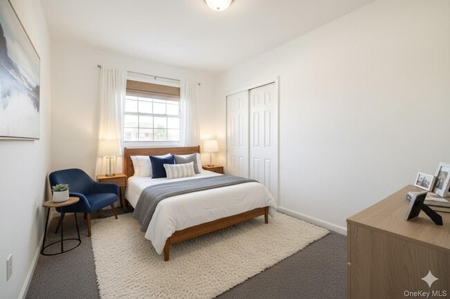 Building Photo - 1550 Montauk Hwy