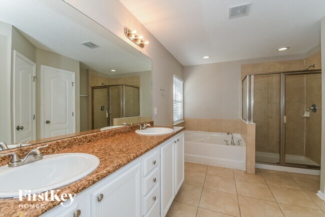 Building Photo - 207 Pine Arbor Cir