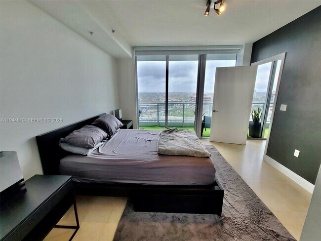 Building Photo - 92 SW 3rd St