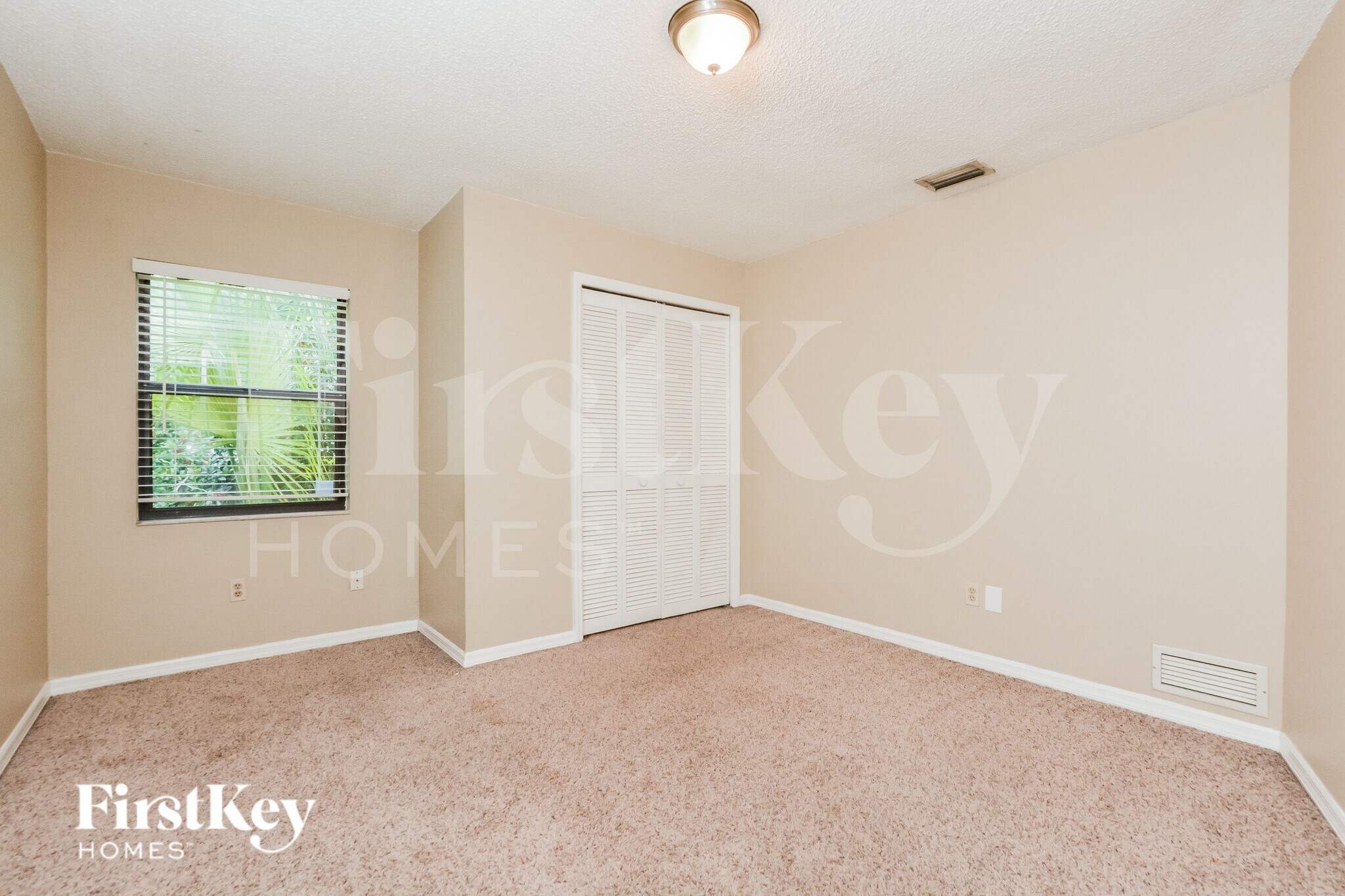 Building Photo - 520 Whispering Oak Ln