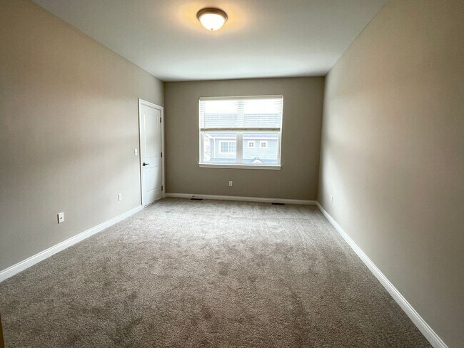 Building Photo - Shelby Township - 3 Bedroom, 2 Bath, End-Unit condo style w/Att Garage