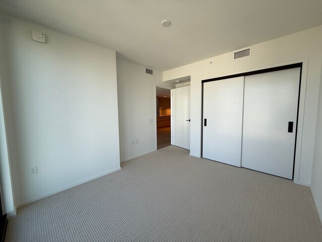 Building Photo - Park at Ward Village 2 bedroom 1 bath 2 parking stalls available now!